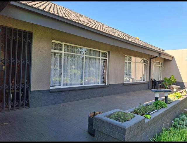 3 BEDROOM HOUSE FOR SALE IN ARCON PARK